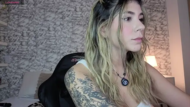 Snapshot of Isabella_Bliss chatting on 07/22/26, 12:24 Isabella Bliss online show from 07/22/26, 12:24