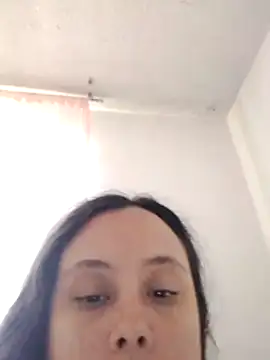 Snapshot of Laura_99 chatting on 06/25/26, 10:47 Laura 99 online show from 06/25/26, 10:47