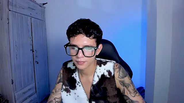 Snapshot of tylerrnova chatting on 06/23/26, 03:26 tylerrnova online show from 06/23/26, 03:26