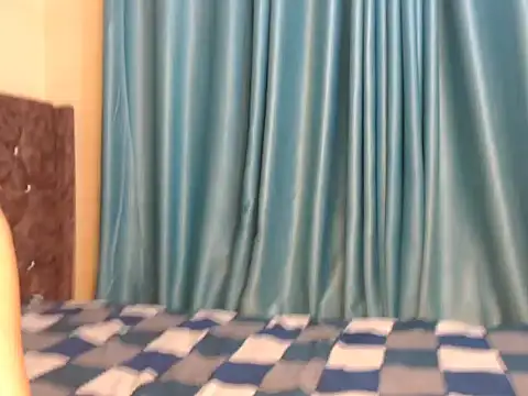 RosieGloww online show from 06/18/26, 09:14