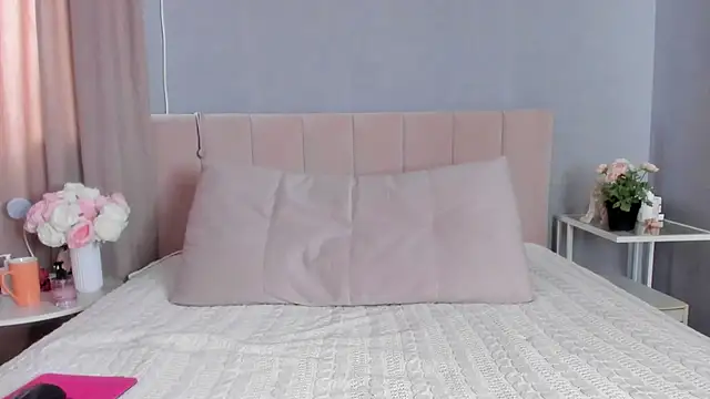 Snapshot of MissMiaTv chatting on 03/01/25, 07:30 MissMiaTv online show from 03/01/25, 07:30