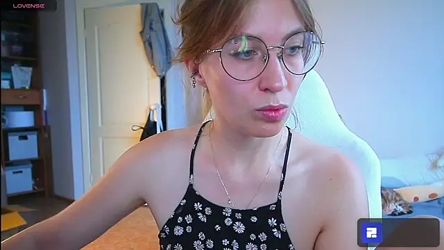 Snapshot of ms_allison__ chatting on 07/16/26, 06:19 ms allison online show from 07/16/26, 06:19
