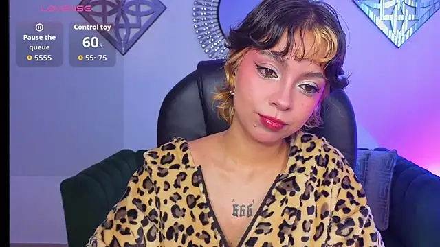 Snapshot of Honeyy_Taylor chatting on 07/14/26, 02:12 Honeyy Taylor online show from 07/14/26, 02:12