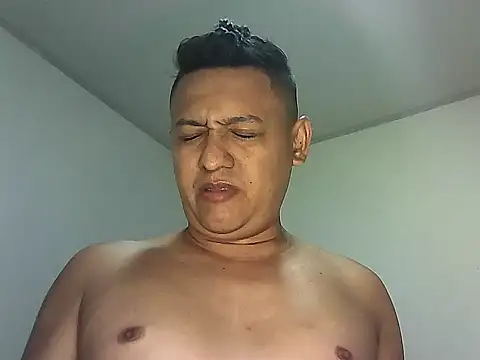 Snapshot of chriss_pacheco chatting on 06/18/26, 06:35 chriss pacheco online show from 06/18/26, 06:35