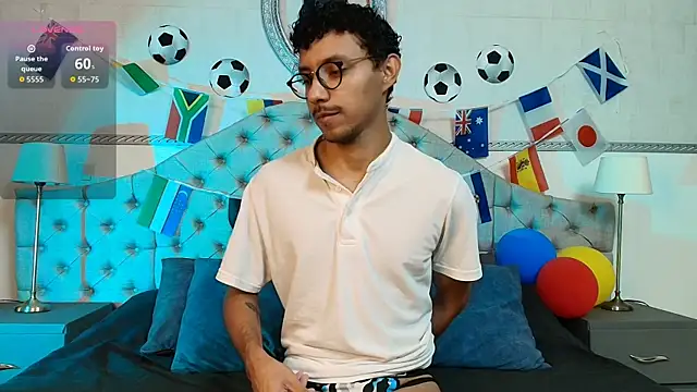 Snapshot of Twunk_miguel chatting on 06/24/26, 12:26 Twunk miguel online show from 06/24/26, 12:26