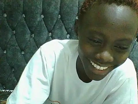 Snapshot of Tish_Leylah chatting on 06/17/26, 04:41 Tish Leylah online show from 06/17/26, 04:41