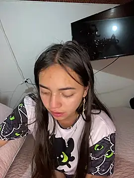 Julia valentina online show from 06/19/26, 03:00