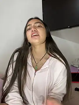 Julia valentina online show from 07/17/26, 04:52