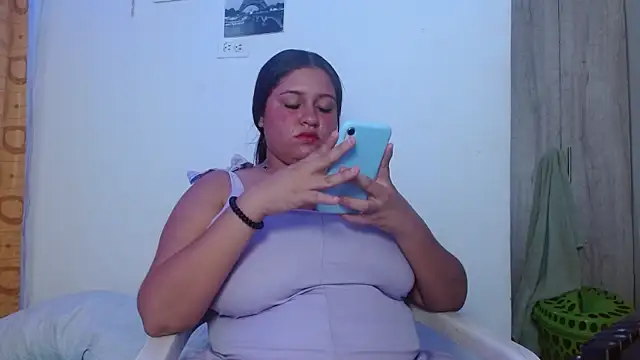 Snapshot of Scarleth_69_ chatting on 07/09/26, 04:44 Scarleth 69 online show from 07/09/26, 04:44