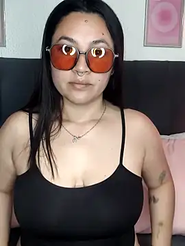 Snapshot of samm_curvy chatting on 06/28/26, 10:38 samm curvy online show from 06/28/26, 10:38