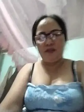 Snapshot of Naaya8109 chatting on 08/01/26, 02:44 Naaya8109 online show from 08/01/26, 02:44