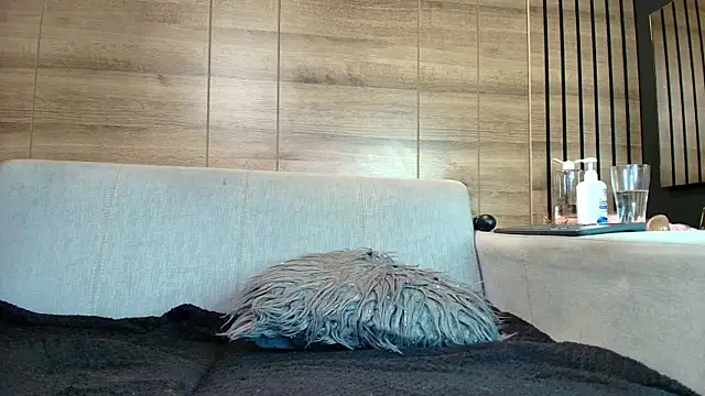 Snapshot of alys_molly_11 chatting on 06/18/26, 01:37 alys molly 11 online show from 06/18/26, 01:37
