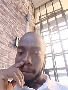 Snapshot of Earnthis chatting on 06/27/26, 12:44 Earnthis online show from 06/27/26, 12:44