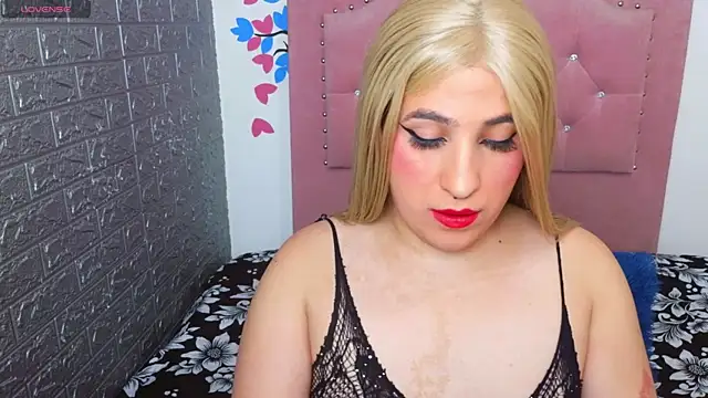 roxxy pink  online show from 06/28/26, 01:00