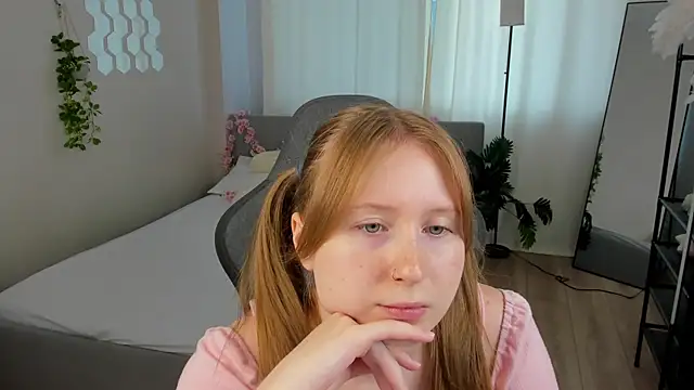 Snapshot of LiliTiny chatting on 07/27/26, 08:21 LiliTiny online show from 07/27/26, 08:21