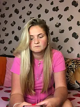 Snapshot of Juicy_BabeXo chatting on 06/28/26, 08:04 Juicy BabeXo online show from 06/28/26, 08:04