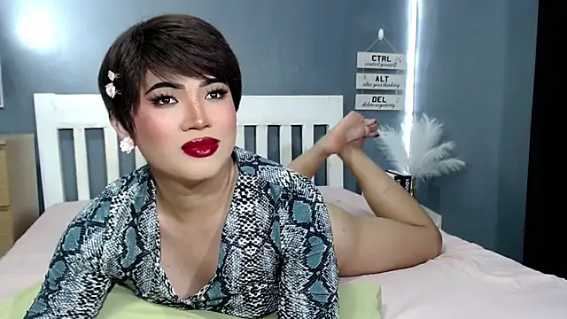 Snapshot of STUCK_on_YOU_ chatting on 11/17/25, 08:03 STUCK on YOU online show from 11/17/25, 08:03