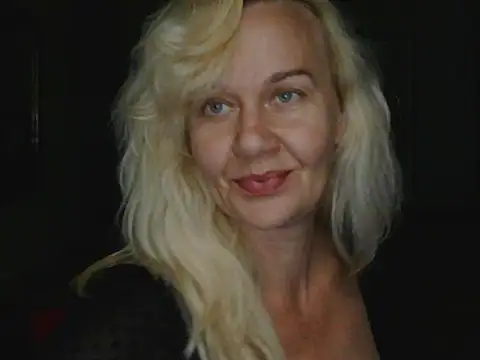 Snapshot of Ravelynni chatting on 07/25/26, 02:25 Ravelynni online show from 07/25/26, 02:25