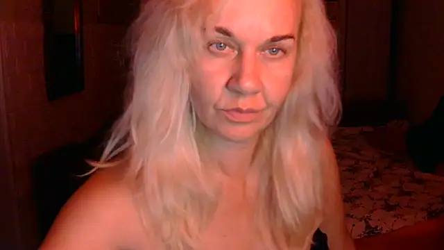 Snapshot of Ravelynni chatting on 08/03/26, 06:44 Ravelynni online show from 08/03/26, 06:44