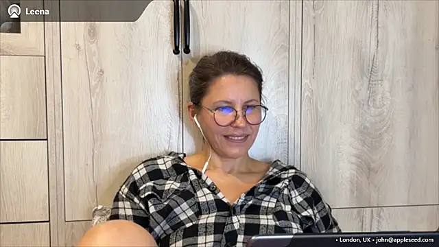 Snapshot of Linoria chatting on 06/24/26, 06:18 Linoria online show from 06/24/26, 06:18
