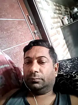 Snapshot of Anyone_143 chatting on 07/10/26, 04:39 Anyone 143 online show from 07/10/26, 04:39
