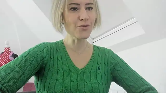 Snapshot of Ssoniaaa chatting on 02/14/25, 02:02 Ssoniaaa online show from 02/14/25, 02:02