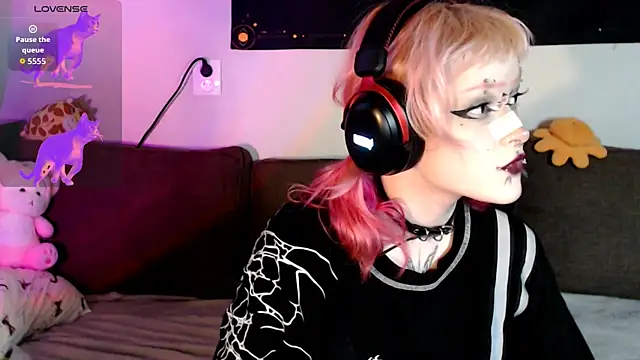 Snapshot of meow_nicole chatting on 07/05/26, 06:59 meow nicole online show from 07/05/26, 06:59