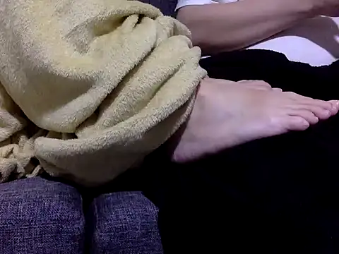 Snapshot of feetlilly chatting on 06/23/26, 02:09 feetlilly online show from 06/23/26, 02:09