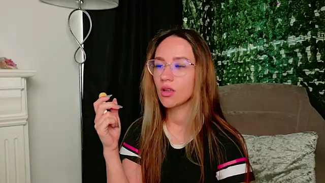 Nicole Bliss online show from 07/17/26, 05:25