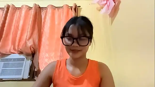 Snapshot of BobbieOuthouse chatting on 06/24/26, 04:11 BobbieOuthouse online show from 06/24/26, 04:11