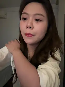 Snapshot of 200415zhou chatting on 06/24/26, 05:12 200415zhou online show from 06/24/26, 05:12