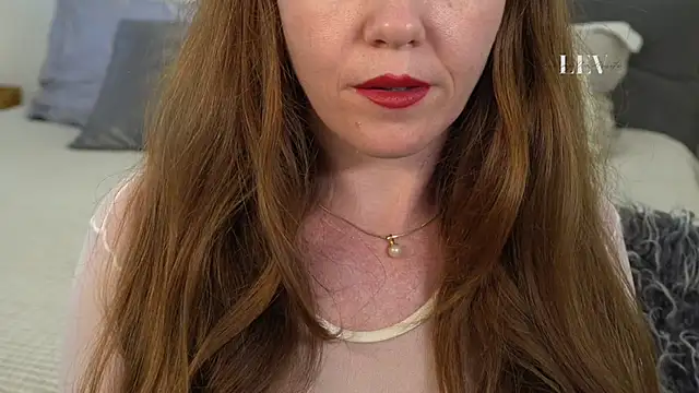 Snapshot of leverageurassets chatting on 10/21/25, 01:34 leverageurassets online show from 10/21/25, 01:34