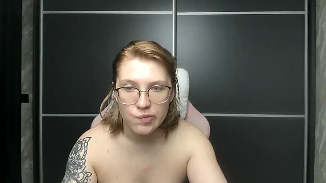 Snapshot of Reginasmilee chatting on 02/05/25, 02:37 Reginasmilee online show from 02/05/25, 02:37