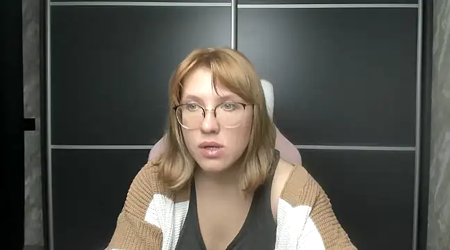 Snapshot of Reginasmilee chatting on 02/07/25, 03:41 Reginasmilee online show from 02/07/25, 03:41