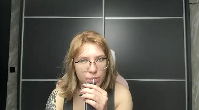 Snapshot of Reginasmilee chatting on 02/08/25, 02:58 Reginasmilee online show from 02/08/25, 02:58