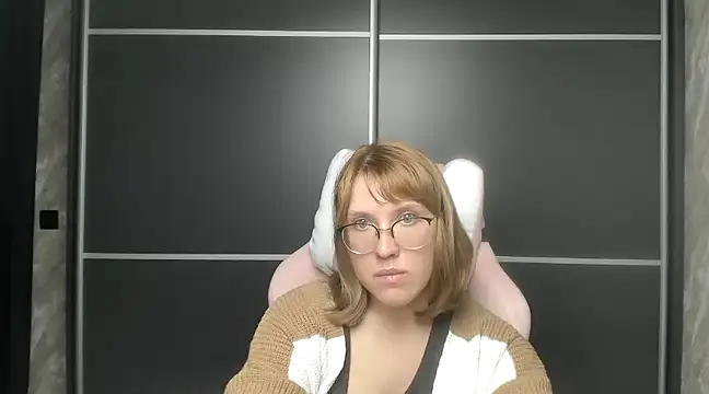 Snapshot of Reginasmilee chatting on 02/08/25, 01:33 Reginasmilee online show from 02/08/25, 01:33