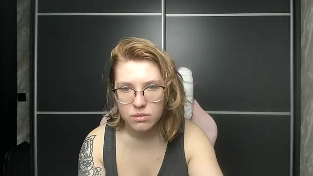 Snapshot of Reginasmilee chatting on 02/10/25, 04:08 Reginasmilee online show from 02/10/25, 04:08