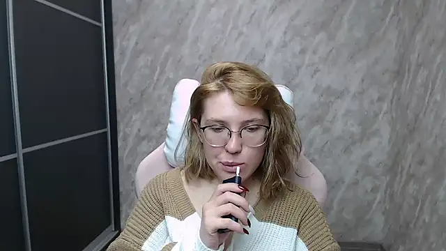 Snapshot of Reginasmilee chatting on 02/15/25, 06:12 Reginasmilee online show from 02/15/25, 06:12