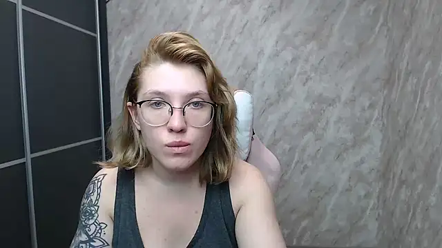 Snapshot of Reginasmilee chatting on 02/16/25, 02:43 Reginasmilee online show from 02/16/25, 02:43