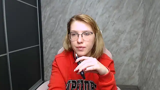 Snapshot of Reginasmilee chatting on 02/19/25, 05:38 Reginasmilee online show from 02/19/25, 05:38