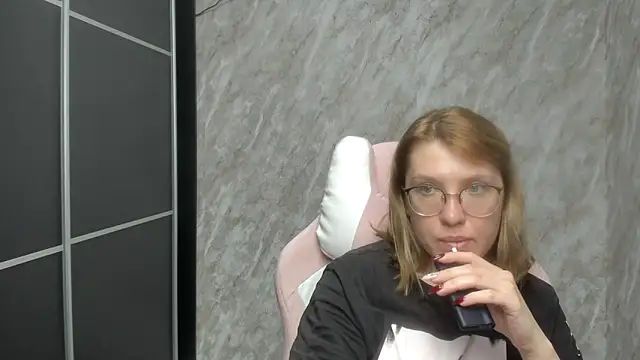 Snapshot of Reginasmilee chatting on 02/21/25, 03:12 Reginasmilee online show from 02/21/25, 03:12