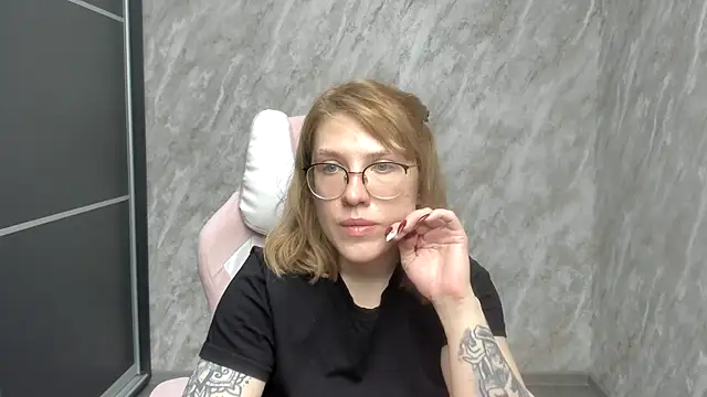 Snapshot of Reginasmilee chatting on 02/24/25, 05:54 Reginasmilee online show from 02/24/25, 05:54