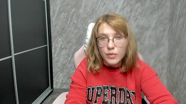 Snapshot of Reginasmilee chatting on 02/24/25, 02:58 Reginasmilee online show from 02/24/25, 02:58