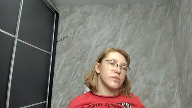 Snapshot of Reginasmilee chatting on 02/25/25, 02:47 Reginasmilee online show from 02/25/25, 02:47