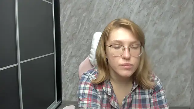 Snapshot of Reginasmilee chatting on 03/02/25, 10:45 Reginasmilee online show from 03/02/25, 10:45