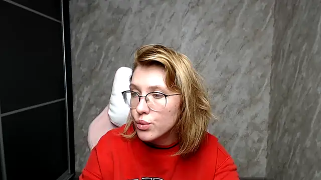 Snapshot of Reginasmilee chatting on 03/05/25, 01:39 Reginasmilee online show from 03/05/25, 01:39