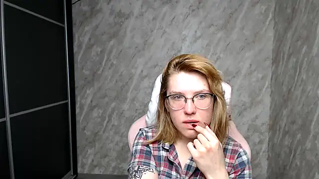 Snapshot of Reginasmilee chatting on 03/09/25, 02:39 Reginasmilee online show from 03/09/25, 02:39