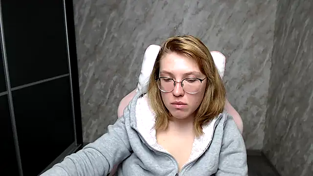 Snapshot of Reginasmilee chatting on 03/11/25, 07:48 Reginasmilee online show from 03/11/25, 07:48