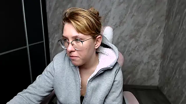 Snapshot of Reginasmilee chatting on 03/13/25, 03:33 Reginasmilee online show from 03/13/25, 03:33