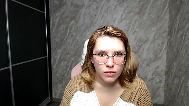 Snapshot of Reginasmilee chatting on 03/18/25, 03:42 Reginasmilee online show from 03/18/25, 03:42